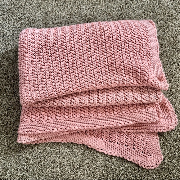 Crocheted handmade blanket rose pink throw / twin bedcover cottagecore - Picture 1 of 4